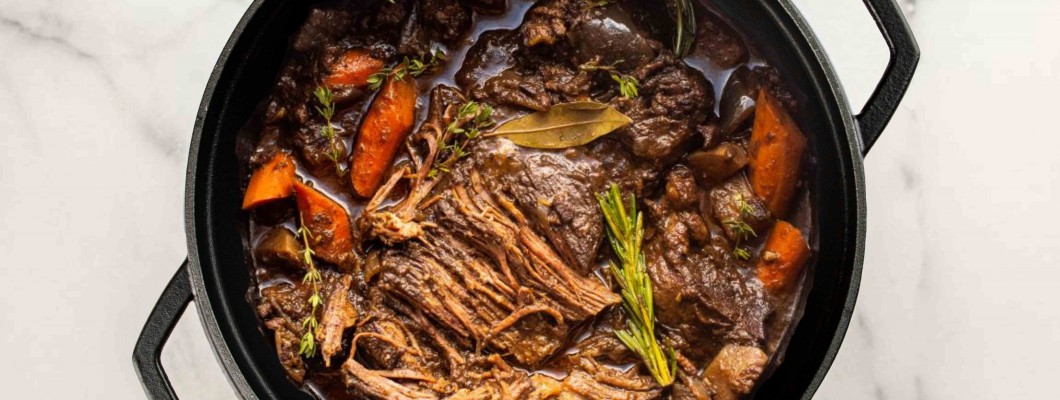 Braised roast pork with red wine and vegetables