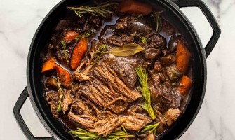 Braised roast pork with red wine and vegetables